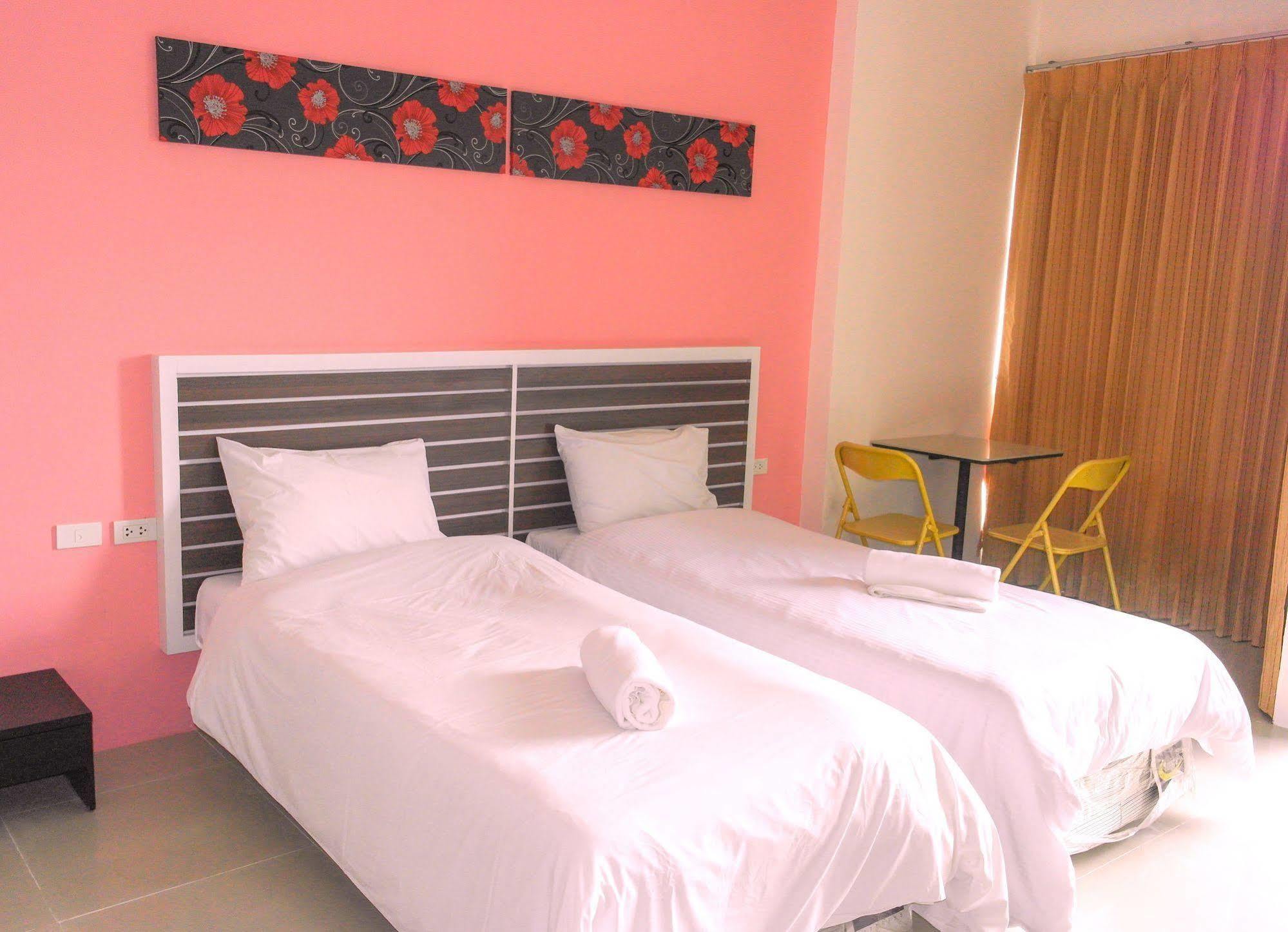 Oyo 792 Omsaga Phuket Hotel Exterior foto