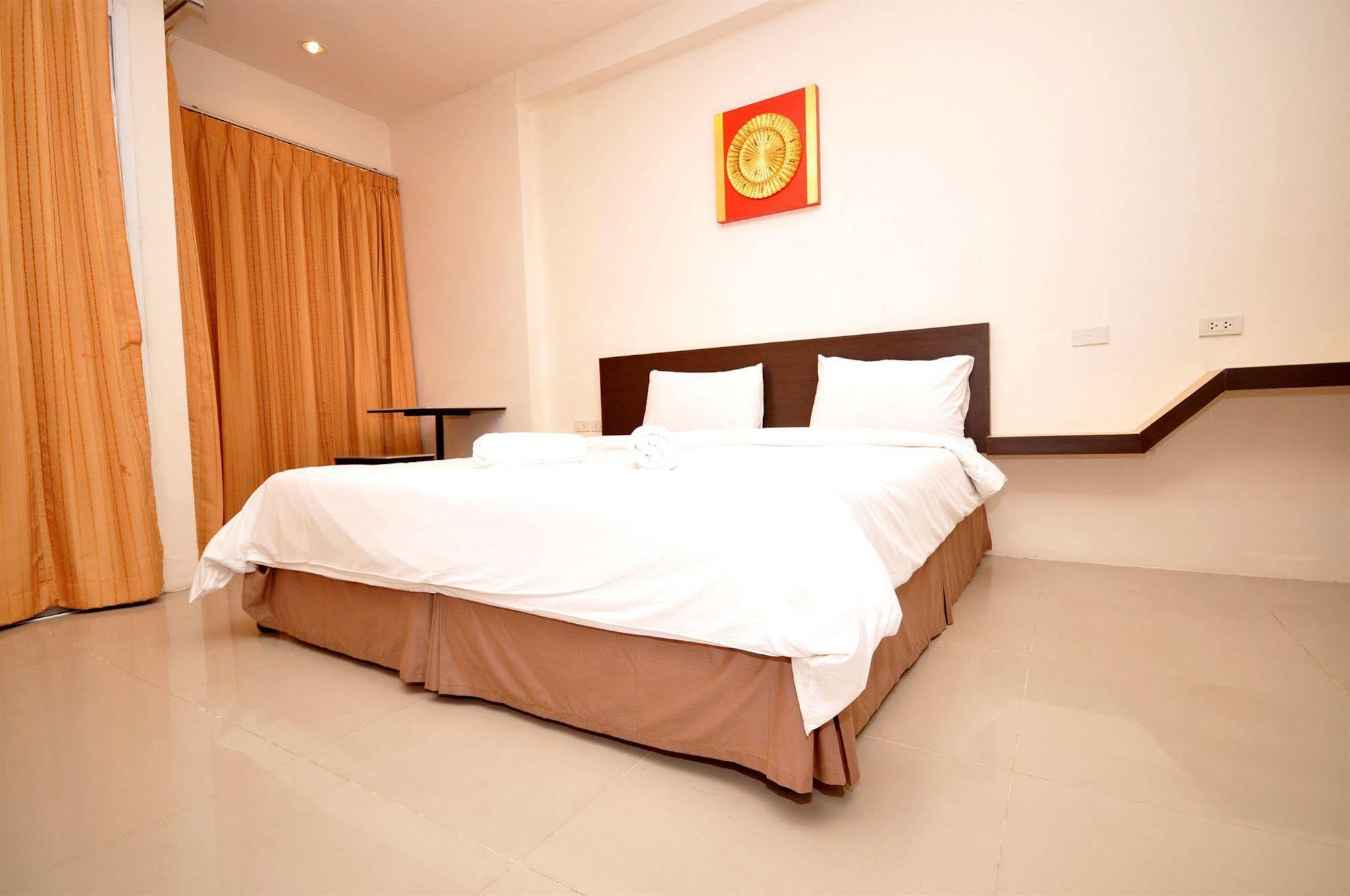 Oyo 792 Omsaga Phuket Hotel Exterior foto