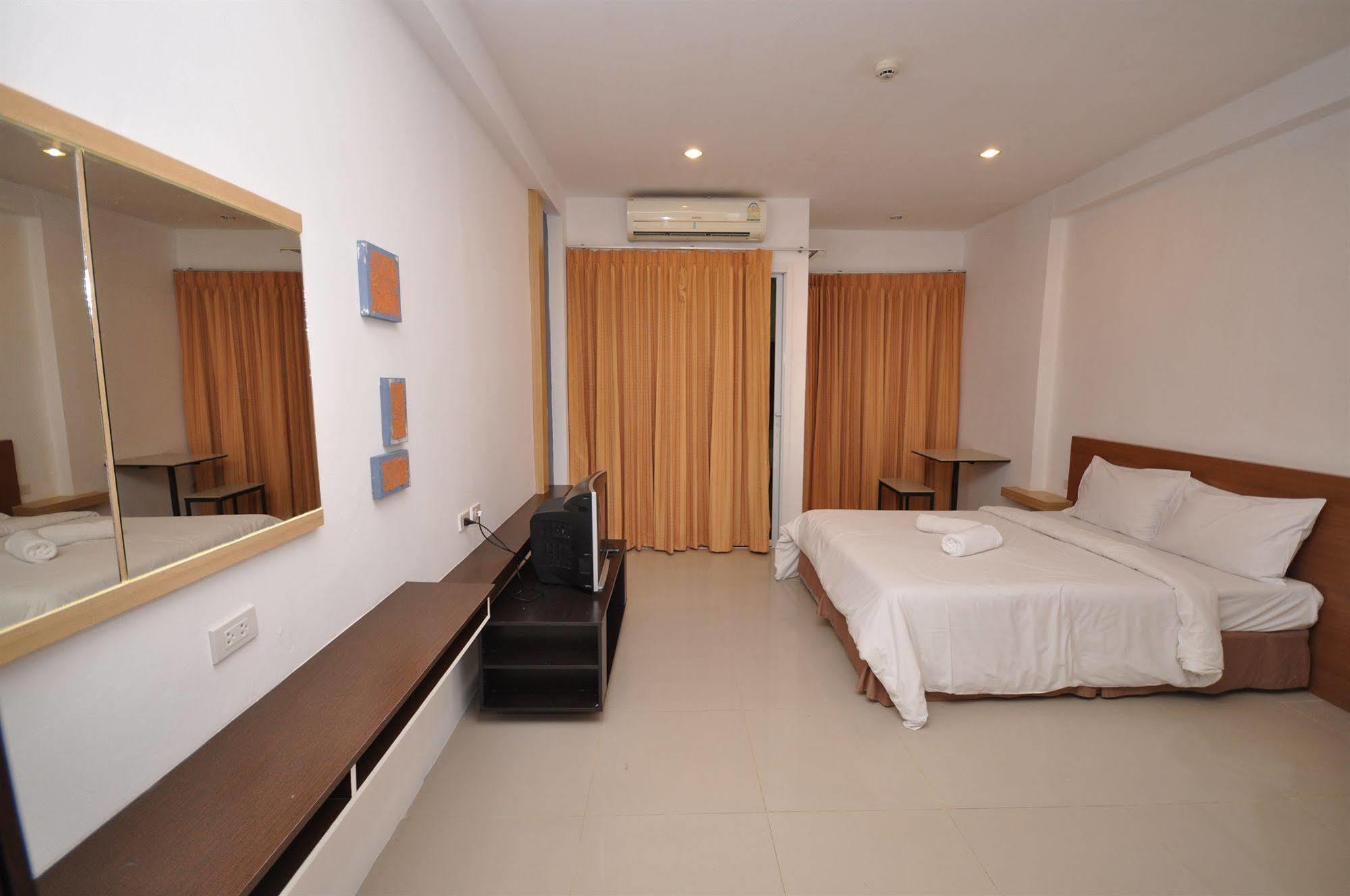 Oyo 792 Omsaga Phuket Hotel Exterior foto