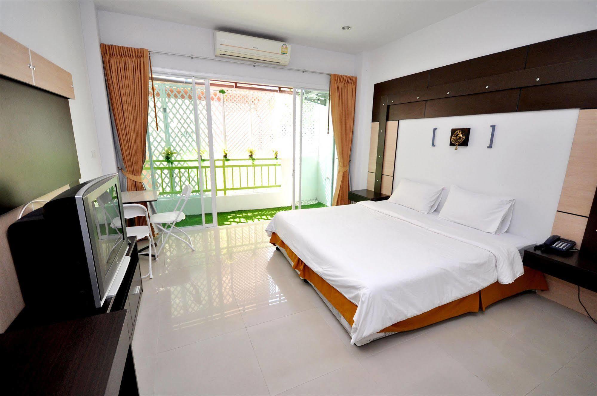 Oyo 792 Omsaga Phuket Hotel Exterior foto