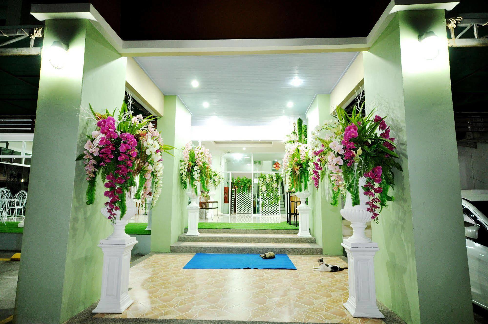 Oyo 792 Omsaga Phuket Hotel Exterior foto